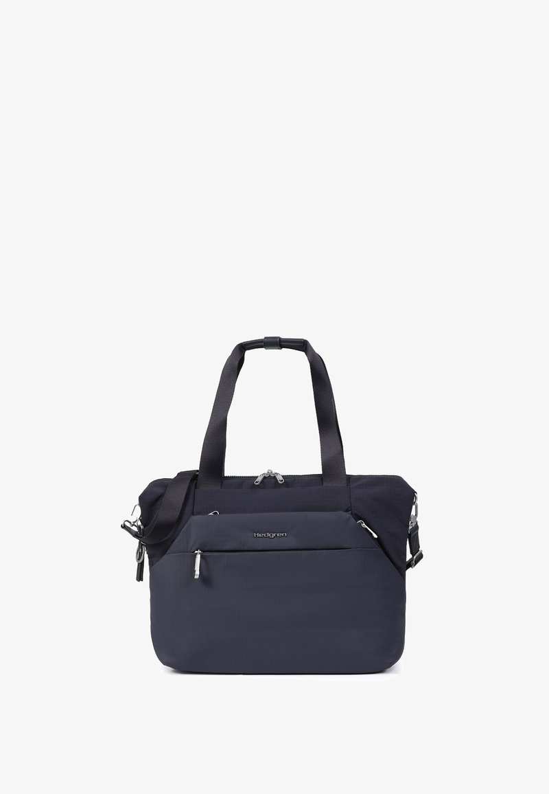 Sac cabas noir et bleu marine avec deux anses, poche avant zippée, bandoulière amovible et le nom de la marque « Hedgren » sur la poche avant.