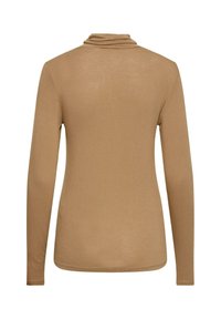 Haut à col roulé beige à manches longues vu de dos, posé à plat sur fond blanc, sans coutures ni motifs visibles.