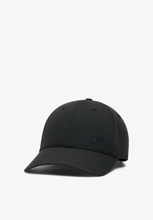 Zwarte Under Armour baseballpet met gebogen klep en geborduurd logo aan de voorkant rechts, getoond op een witte achtergrond.