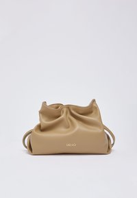 Weiche Clutch aus beigem Leder mit Raffung und dünnen Trägern, mit kleinem goldenem "Liu Jo" Logo vorne.