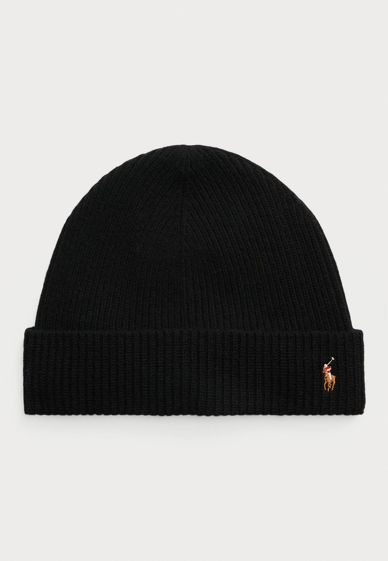 Must mustriba kootud beanie, millel on volt ja millel on väike broderi logo punase, valge ja pruuni värviga ratsutava polo mängija kujutis.