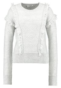 Biała dziergana sweter z frędzlami po bokach, teksturowanym materiałem oraz ściągaczem u dołu i przy mankietach. Długie rękawy, okrągły dekolt.