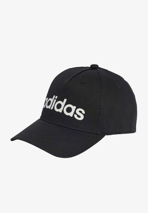 Schwarze Baseballmütze aus Stoff mit gebogenem Schirm und gesticktem weißen "adidas"-Logo auf der Vorderseite. Einfaches Design mit sechs Paneelen.