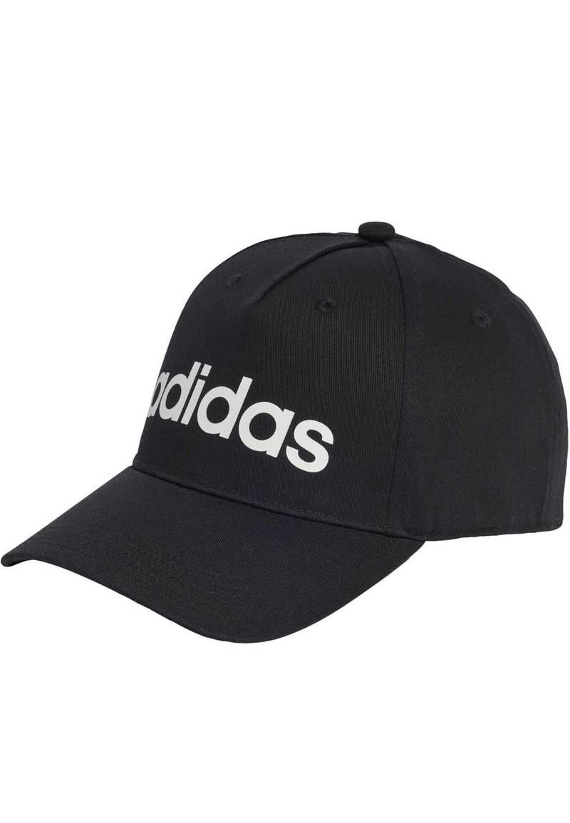 Gorra de béisbol negra hecha de tela, con visera curvada y el logo bordado en blanco de "adidas" en la parte frontal. Diseño simple con seis paneles.