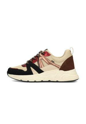 Zapatillas de malla beige con acentos de color negro, cobre y marrón. Presentan paneles texturizados, cordones redondos y una suela blanca gruesa.
