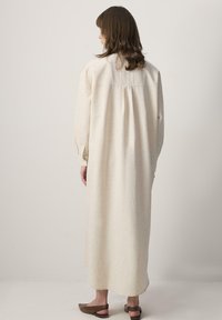 Touché Privé TEXTURED EMBROIDERED - Maxi šaty - natural