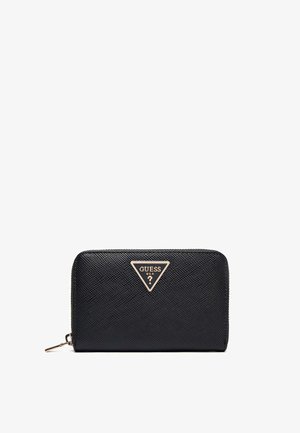 Sort tekstureret pung med lynlås hele vejen rundt og gyldent Guess USA trekantet logo centreret foran.