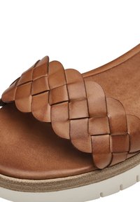 Tamaris Sandalen met plateauzool - nut