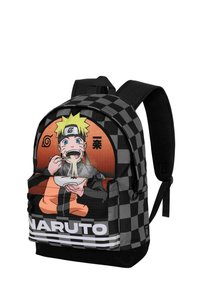 Zwarte en oranje rugzak met een afbeelding van een personage dat noedels eet, met een geblokt patroon en "NARUTO" tekst op de voorkant.