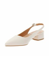 Zapato de piel blanca tipo slingback con puntera puntiaguda y tacón bajo. Cuenta con una plantilla texturizada y una correa ajustable en el tobillo.