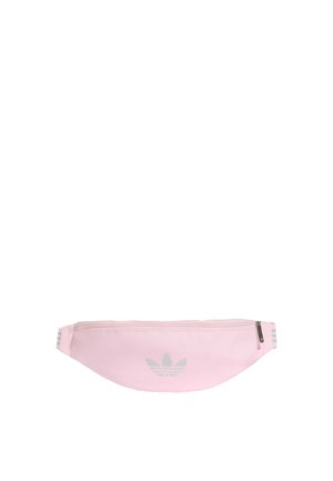 Marsupio rosa chiaro con zip centrale, logo Adidas grigio discreto e spallacci bianchi regolabili a righe.