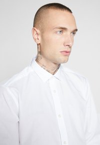 Thumbnail Image 6