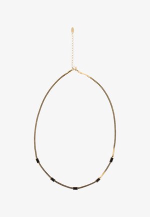 Tynd guldkæde med fem jævnt adskilte rektangulære sorte sten og en lille justerbar kæde med lås på en hvid baggrund.