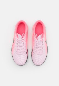 Nike Performance TIEMPO LEGEND ACADEMY  - Botines de fútbol para césped - pink foam/black