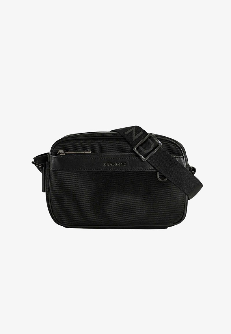 Sac bandoulière rectangulaire noir texturé avec sangle réglable, poche zippée à l'avant et nom de la marque "CHABRAND" sur le panneau avant.