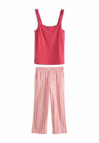 Ensemble de pyjama comprenant un haut rouge sans manches à bretelles volantées et un pantalon à taille élastique à carreaux roses et blancs.