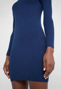 Patrizia Pepe Pouzdrové šaty - dark blue