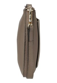 Leder-Clutch in einem weichen Taupe-Farbton, mit goldfarbenen Beschlägen, Reißverschluss und schlankem Profil mit sichtbaren Nähten.