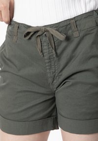 Rica Lewis Short - vert