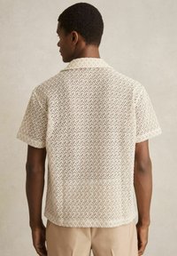 Reiss REGULAR FIT-STERLING CUBAN-COLLAR - Camisa - oatmeal