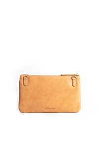 Tan leren clutch met een gladde textuur, rechthoekige vorm, bovenste ritsluiting en twee bevestigingslussen aan de zijkanten.