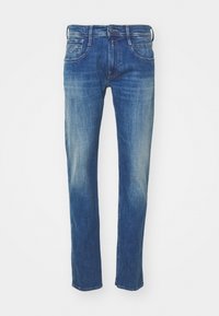 Denimjeans i mellanblått med en urtvättad effekt, rak benform, femfickorsdesign och kontrasterande gul sömnad i sömmarna.