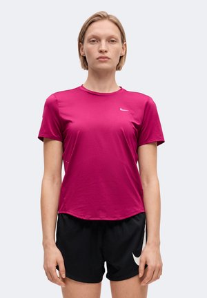 Nike Performance, SWIFT - Спортна тениска - true berry