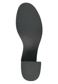 Musta kumisaapas, jossa on teksturoitu kanta ja uritettu pinta. Erottuu pyöreästä muodosta ja merkitystä koosta 36.