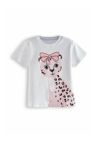 Camiseta blanca de algodón con un gráfico de leopardo rosa con un lazo, manchas de leopardo negras y grandes ojos de estilo caricaturesco. Mangas cortas, cuello redondo.