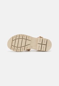 Lazamani Sandály na platformě - beige