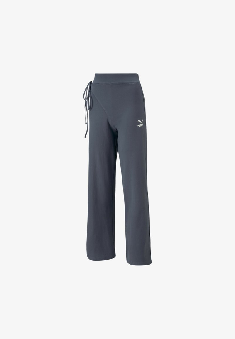 Pantalon large Puma gris foncé avec taille à cordon et logo Puma sur la cuisse supérieure.