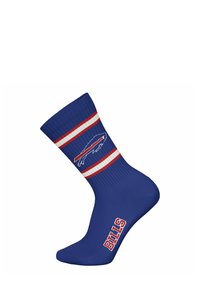 Calcetín deportivo azul con rayas rojas y blancas en la parte superior. Presenta un logotipo de búfalo bordado y la palabra "BILLS" en blanco en el lateral.