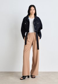 HUGO GEDARI - Veste en jean - navy