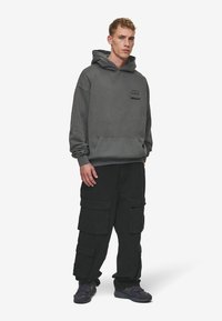 Pegador HAWKINS OVERSIZED HOODIE - Kapucnis pulóver - vintage anthracite