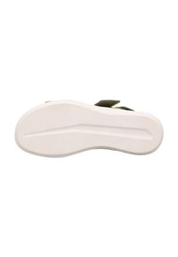 Schuhsohle mit einer weißen strukturierten Gummibasis und linearen Rillen sowie einem olivgrünen Textiloberteil mit einem einzigen Riemenverschluss.