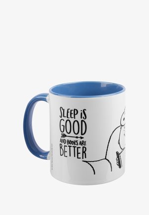 Tazza in ceramica con un esterno bianco e un interno blu; presenta testo nero: "IL SONNO È BELLO E I LIBRI SONO MEGLIO" con un disegno in stile cartoon.