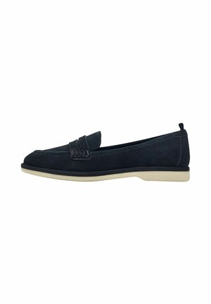 Musta mokkanahkainen loafer vaalean beigen pohjan, matalan koron ja koristeellisen hihnan yläosassa.