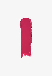 Fuchsia rosa läppstiftsprov, krämig textur, glansig finish, applicerat i en vertikal streak, med släta kanter och lätt oregelbundenheter.