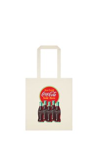 Beżowa torba na zakupy z płótna z okrągłą grafiką Coca-Coli przedstawiającą vintage butelki; czerwone i zielone akcenty. Dwie mocne uchwyty.