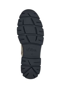 Semelle en caoutchouc noir avec un motif de semelle profond, arborant le logo s.Oliver. Design léger, adapté à divers terrains. Taille 37.