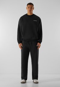 9N1M SENSE ESSENTIAL CREWNECK - Melegítőfelső - black