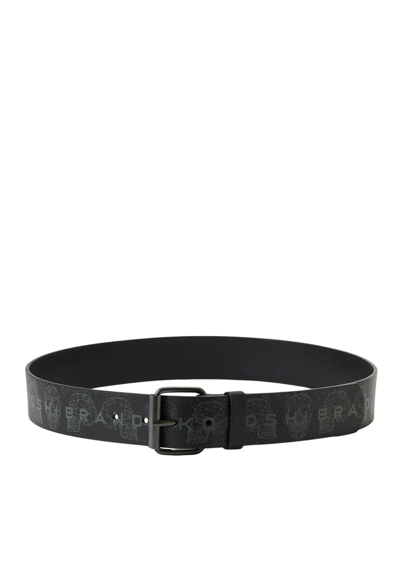 Zwarte leren riem met een gladde textuur, een vierkante metalen gesp en een herhalend reliëfpatroon langs de riem.
