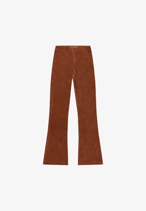 Bruine corduroy broek met uitlopende pijpen en een elastische tailleband, weergegeven op een witte achtergrond.