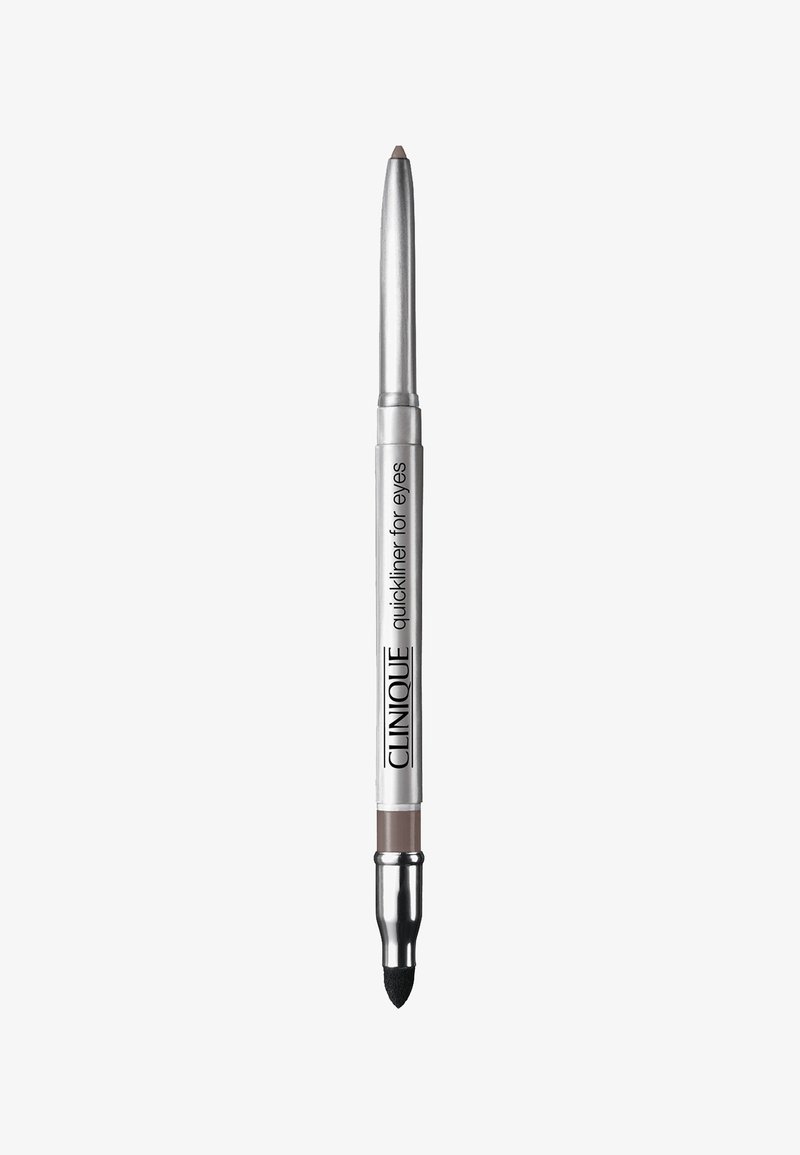 Clinique Quickliner pour les yeux dans un format de crayon argenté avec une pointe marron foncé et une éponge de mélange à l'autre extrémité.