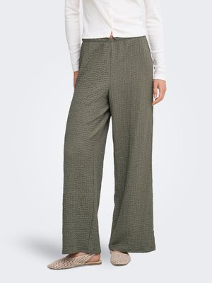 ONLY, WIDE-LEG TROUSERS ONLERIKKA WIDE LEG FIT WIDE-LEG TROUSERS - Stoffhose - smokey olive