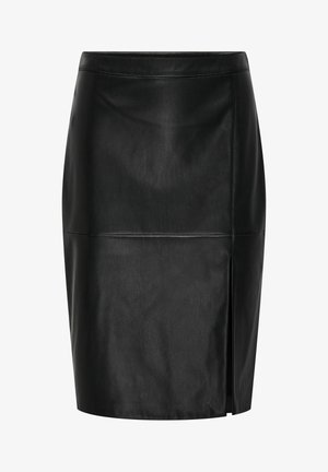 Saia lápis de couro preto com uma textura suave, até ao joelho, com uma fenda frontal e detalhes de costura discretos ao longo das costuras.