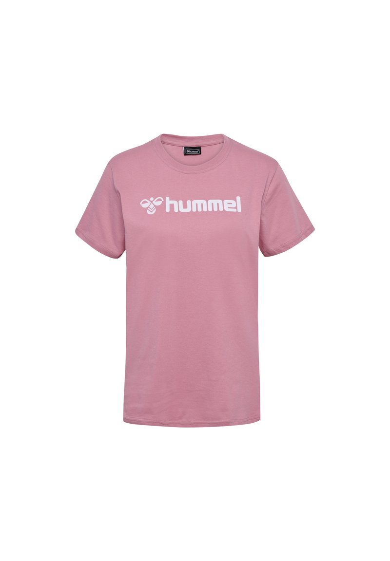 Pink bomulds t-shirt med korte ærmer og rund hals. Udstyret med hvid "hummel" logo trykt på tværs af brystet i en fed, moderne skrifttype.