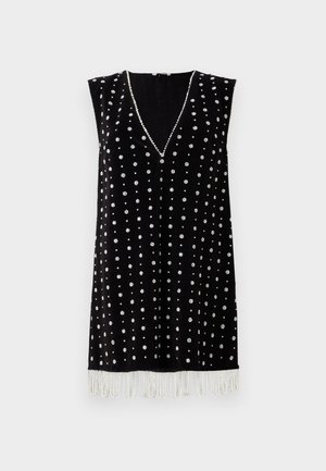 Sort ærmeløs kjole med V-hals, prydet med små hvide blomsterbroderier, og med en dekorativ frynsedetail i kanten.