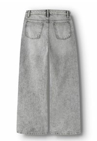 Jean gris à jambes larges avec une taille haute, deux poches arrière et un ourlet brut aux ouvertures des jambes, fabriqué en tissu denim doux.