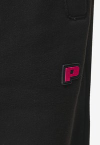 Pegador LEONO LOOSE - Treniņtērpa apakšdaļas - washed black virtual pink gum